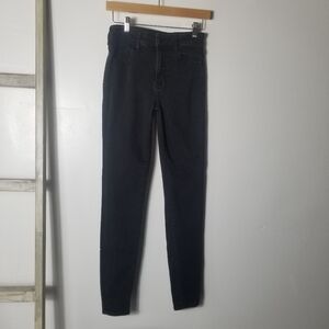 AMERICAN EAGLE BLACK NEXT LEVEL STRETCH JEANS SIZE 6 LONG